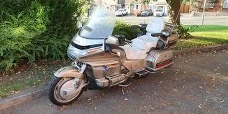 هوندا گلد وینگ
