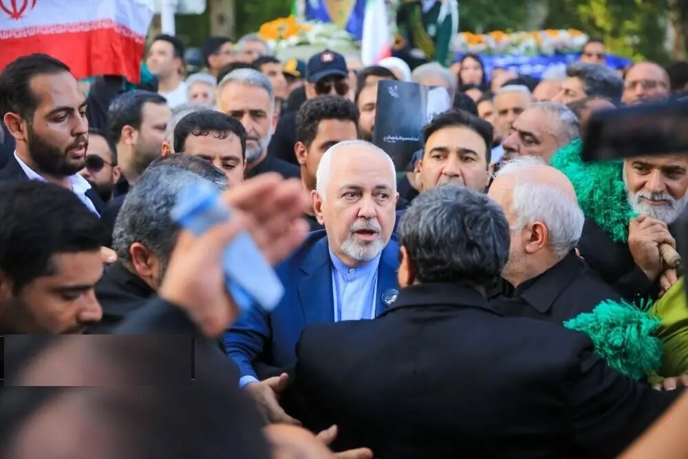 واکنش ظریف به سوالی درباره بازگشت معین