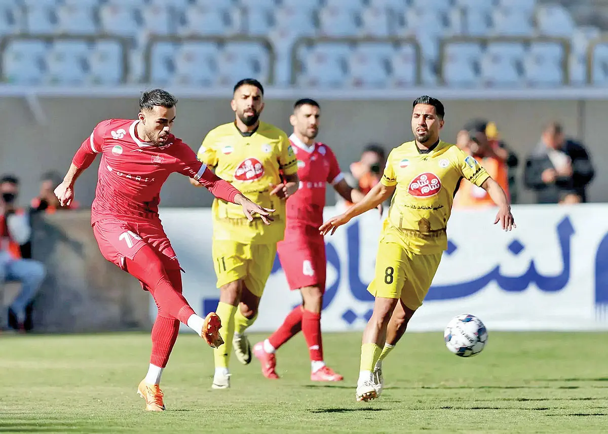 تلاش پرسپولیس برای عبور از تراکتور و استقلال

