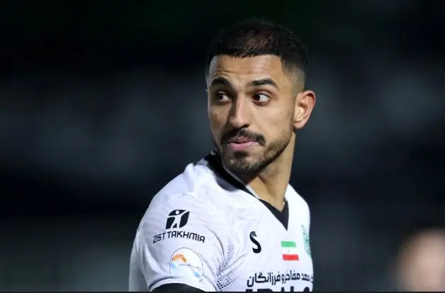 تصویر؛ وقتی ستاره جدید پرسپولیس تماشاچی دربی ۴-۲ بود