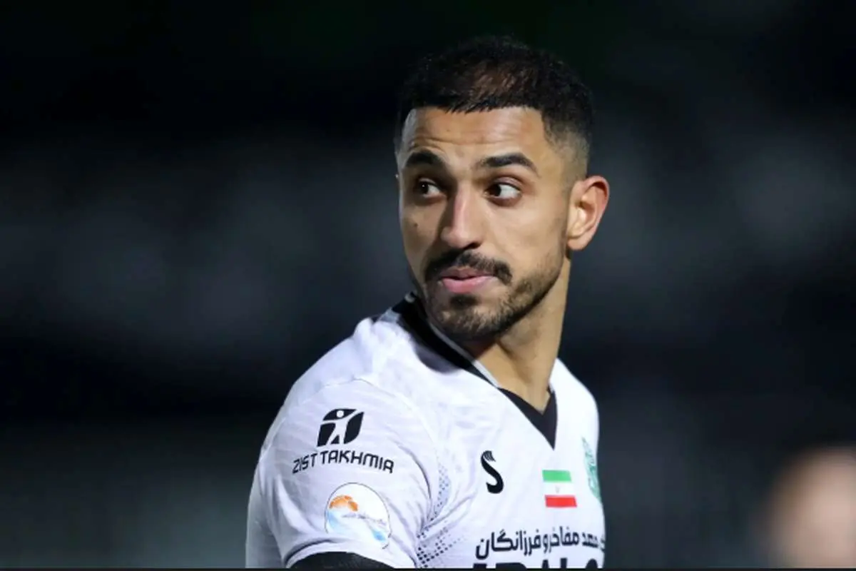 تصویر؛ وقتی ستاره جدید پرسپولیس تماشاچی دربی ۴-۲ بود