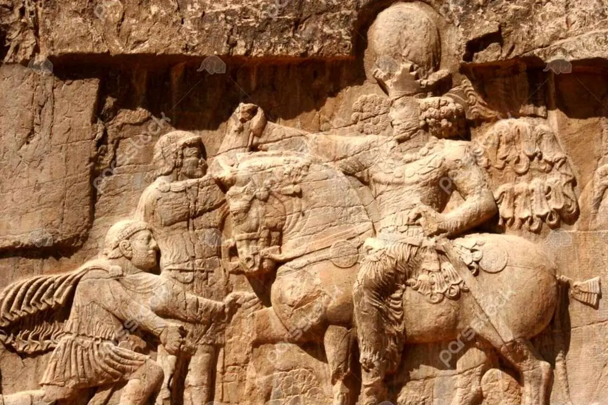 رونمایی از مهم‌ترین نمادهای تاریخی در میدان انقلاب