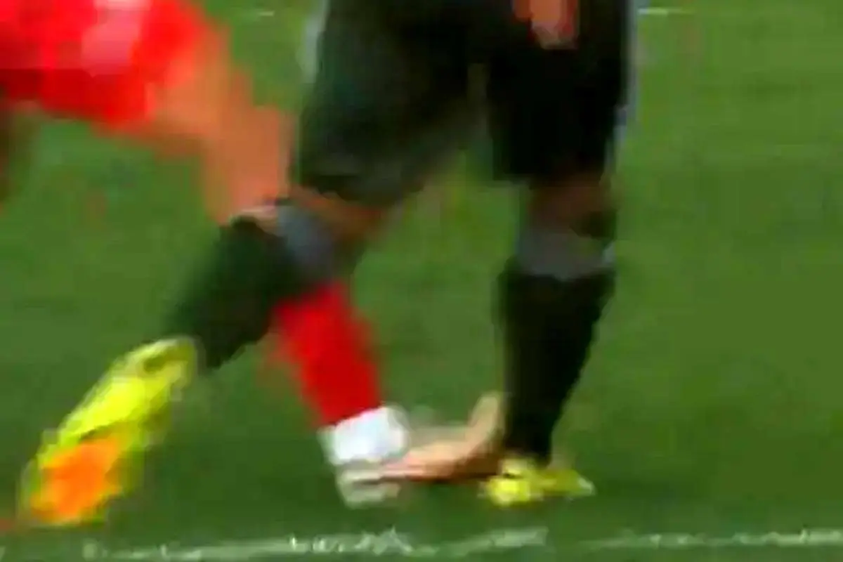 کارشناسی داوری بازی پرسپولیس - آلومینیوم؛ اخراج سرلک یا پنالتی پرسپولیس؟!