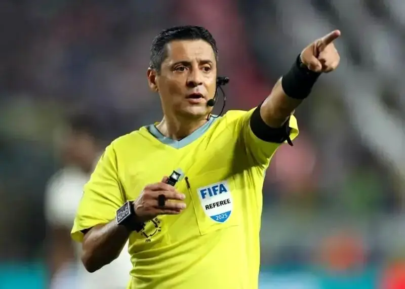 نظر علیرضا فغانی درباره صحنه جنجالی بازی پرسپولیس - شمس‌آذر