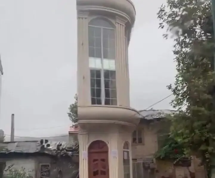 ساختمان عجیب‌وغریب ۱۲ متری در ماسال