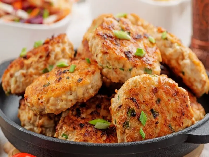 طرز تهیه کوکو سیب زمینی با مرغ؛ شام خوشمزه و آسان! 
