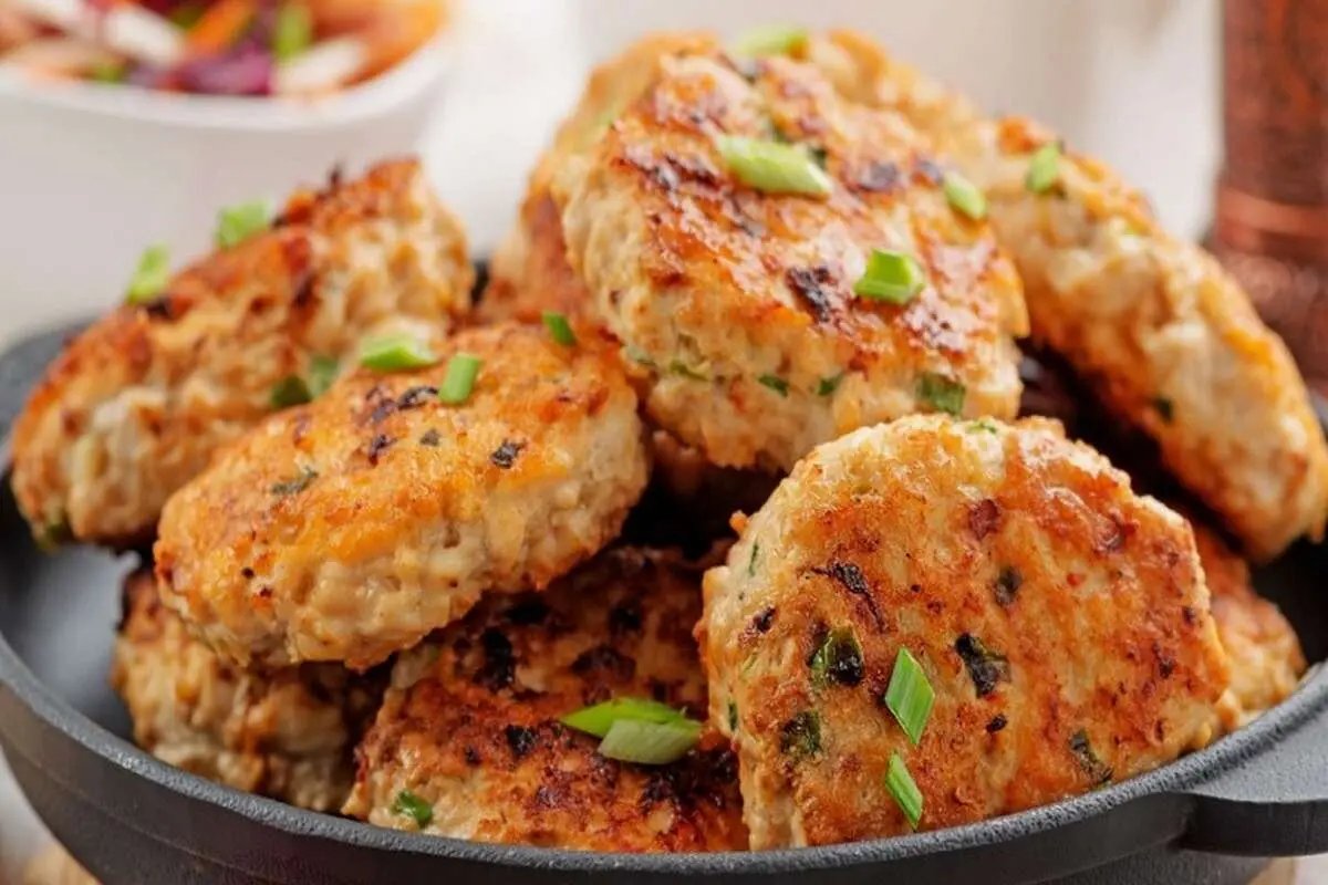 طرز تهیه کوکو سیب زمینی با مرغ؛ شام خوشمزه و آسان! 