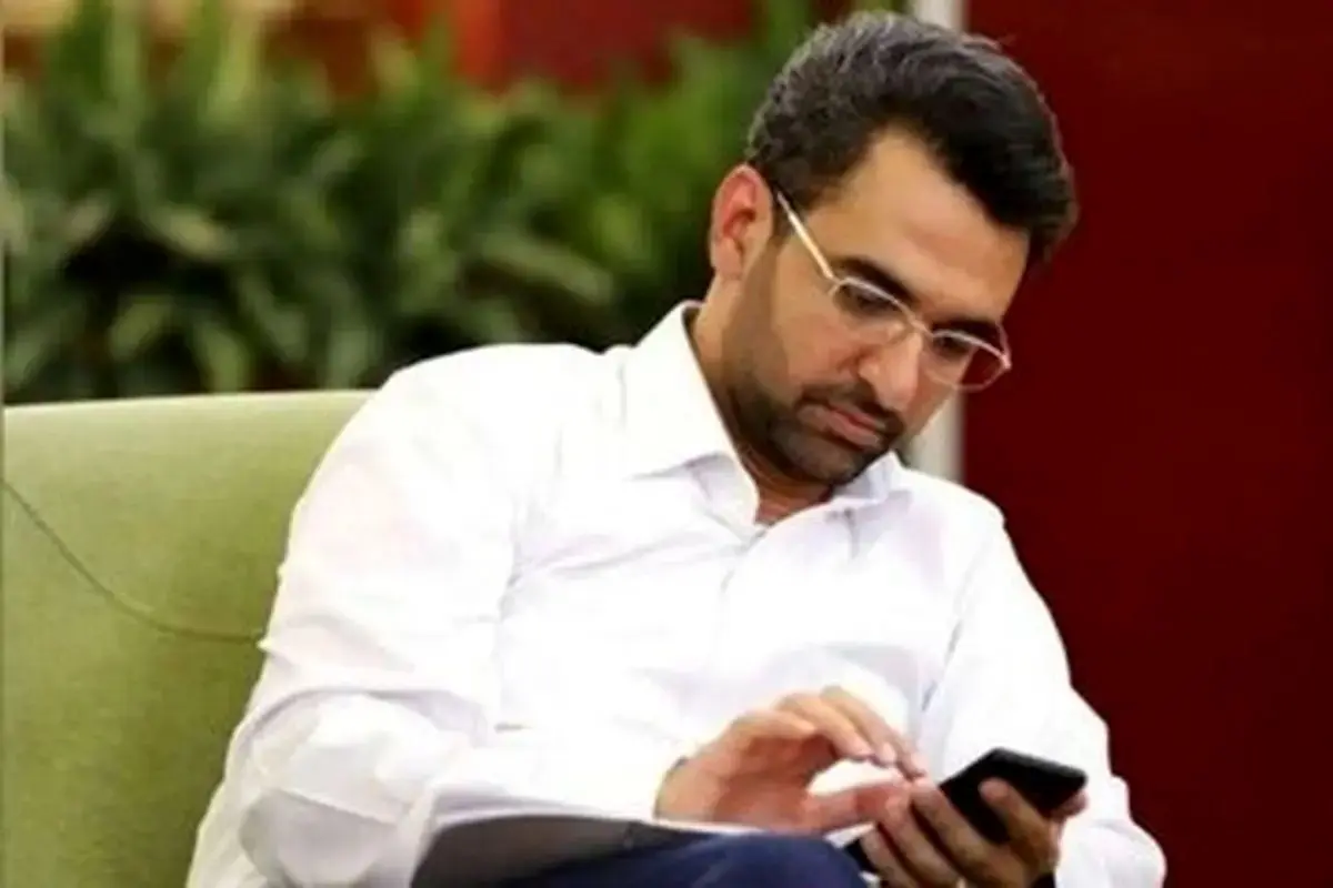 واکنش آذری جهرمی به کاهش ساعات کار کارکنان دولت/ به استهزا کشیدن مفهوم بهره‌وری است

