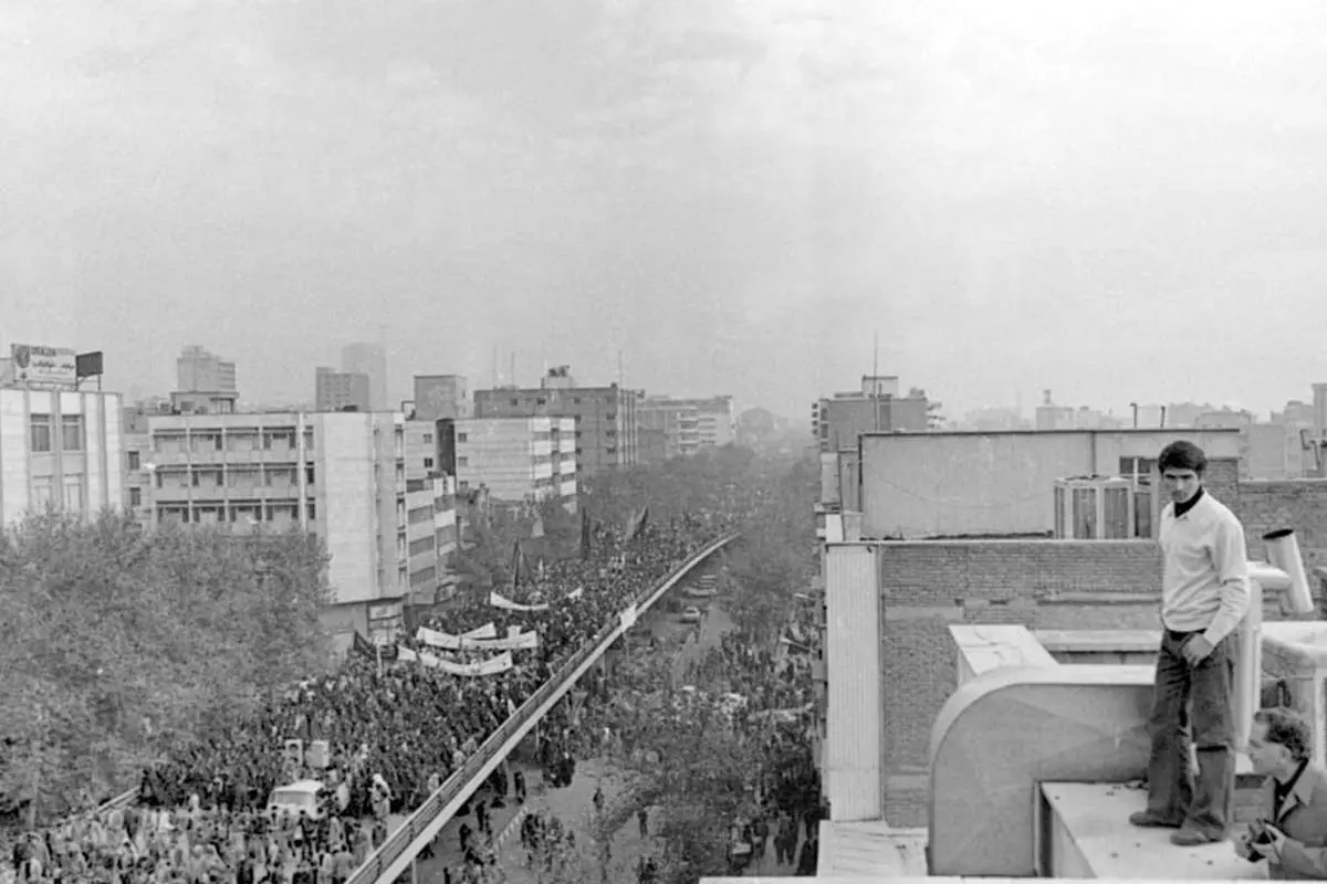 عکسهای منتشرنشده از عاشورایی که مردم به میدان آزادی رفتند!