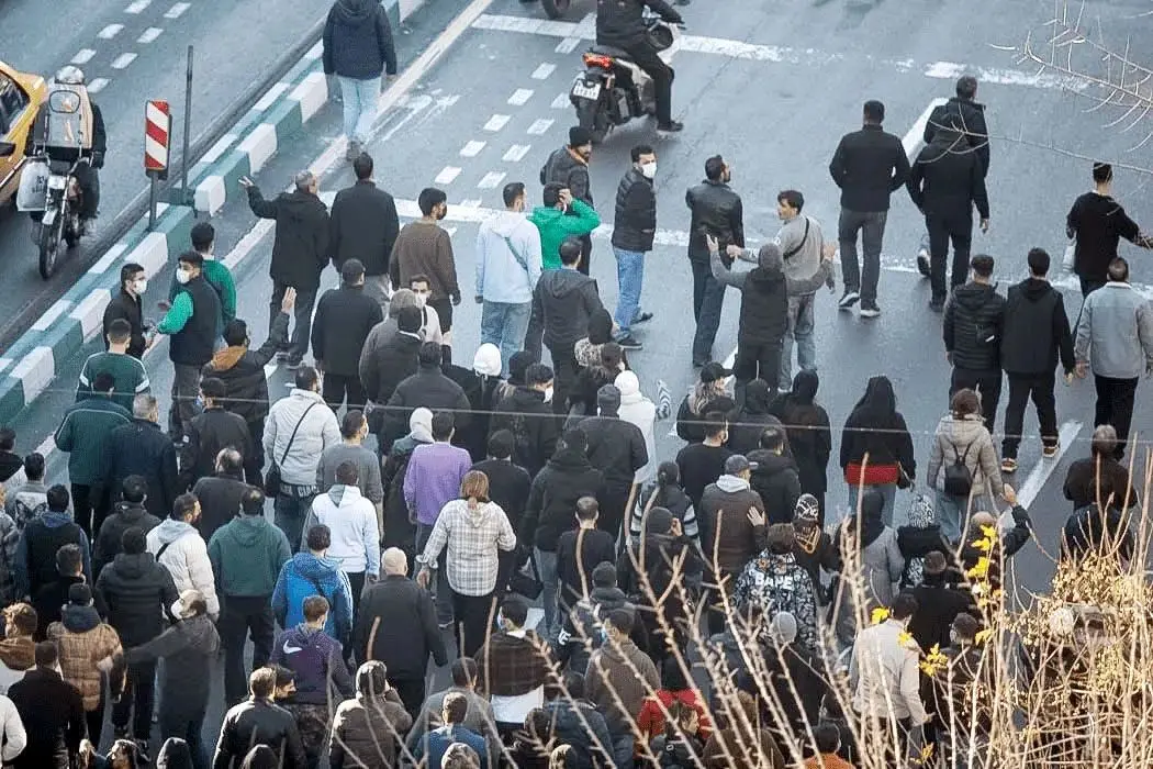 جانِ به لب رسیده/ درباره عکسی از تجمع اعتراضی بازاریان تهران