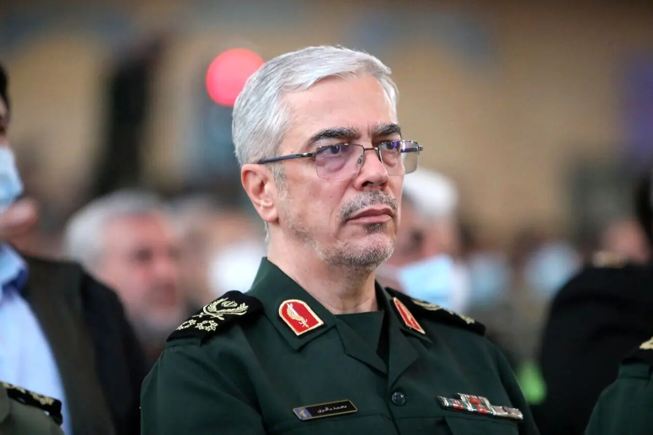 سرلشکر باقری: هرگونه آسیبی به حریم ایران برای دشمن گران تمام می‌شود 