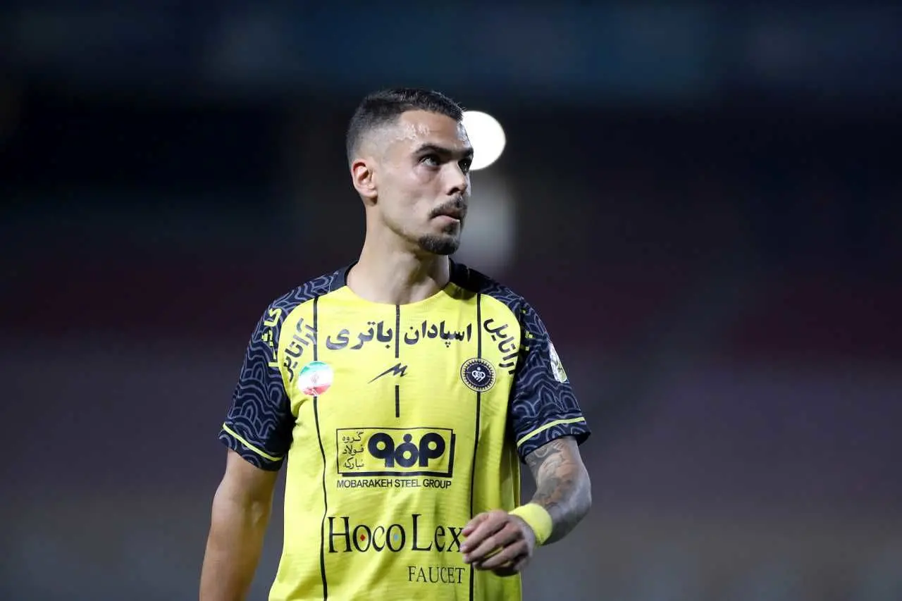 ستاره جنجالی سپاهان کی به ترکیب برمی‌گردد؟