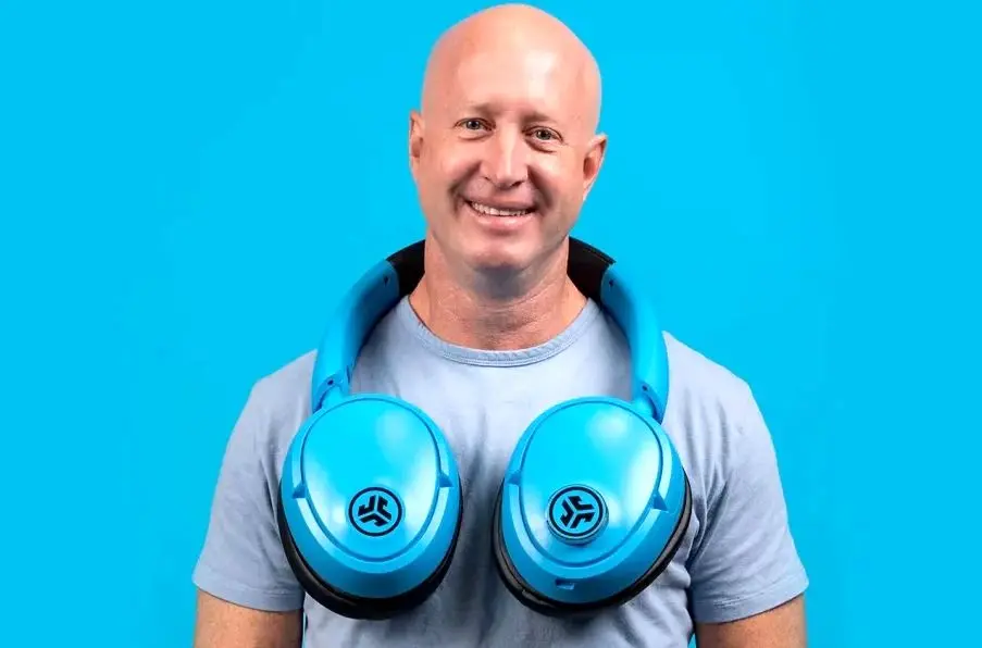 هدفون غول پیکری که اسپیکر می‌شود!