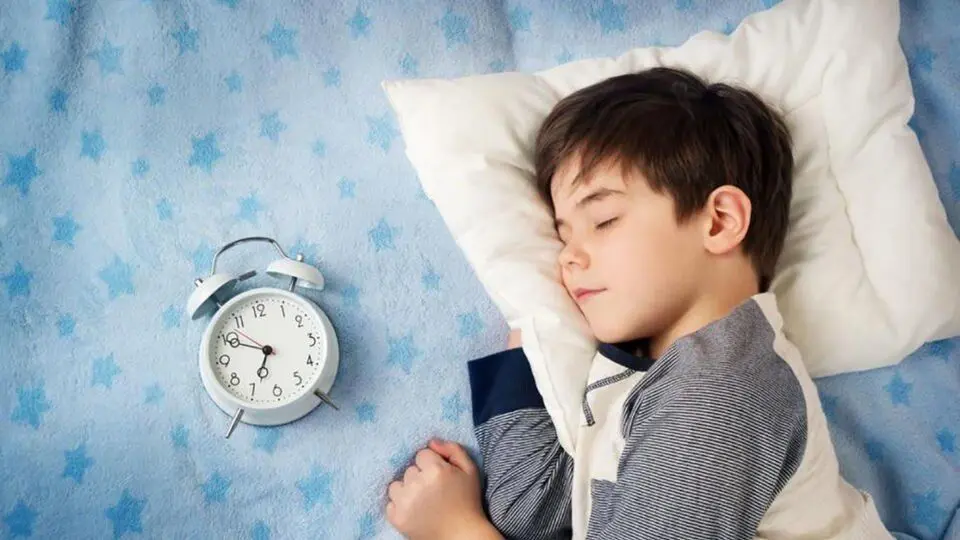 ۱۰ راهکار برای تنظیم خواب کودکان قبل از شروع مدرسه