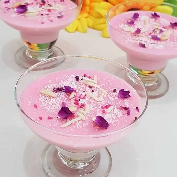 طرز تهیه محلبی توت فرنگی، دسر خوشرنگ و خوشمزه

