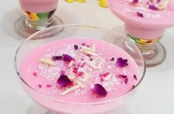 طرز تهیه محلبی توت فرنگی، دسر خوشرنگ و خوشمزه

