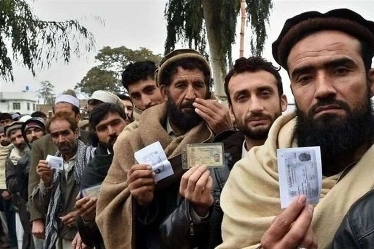 معاون وزارت کار: طالبان برخی افراد مهاجر را قبول نمیکنند؛ میگویند از کجا بدانیم این فرد افغانی است