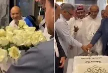 استقبال از حجاج ایرانی در مکه با گل و کیک