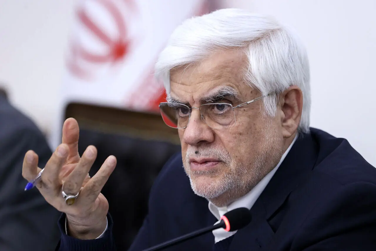 عارف: دشمنان کشور ملتمسانه پیغام توقف جنگ ارسال میکردند