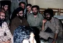 شهید چمران کنار رهبر انقلاب در صحرای طبس؛ اواخر دهه ۵۰