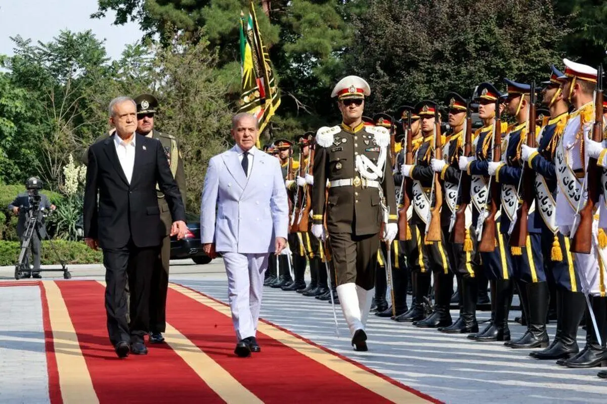 ببینید؛ استقبال از پزشکیان با شلیک توپ توسط گارد ویژه تشریفات عمان