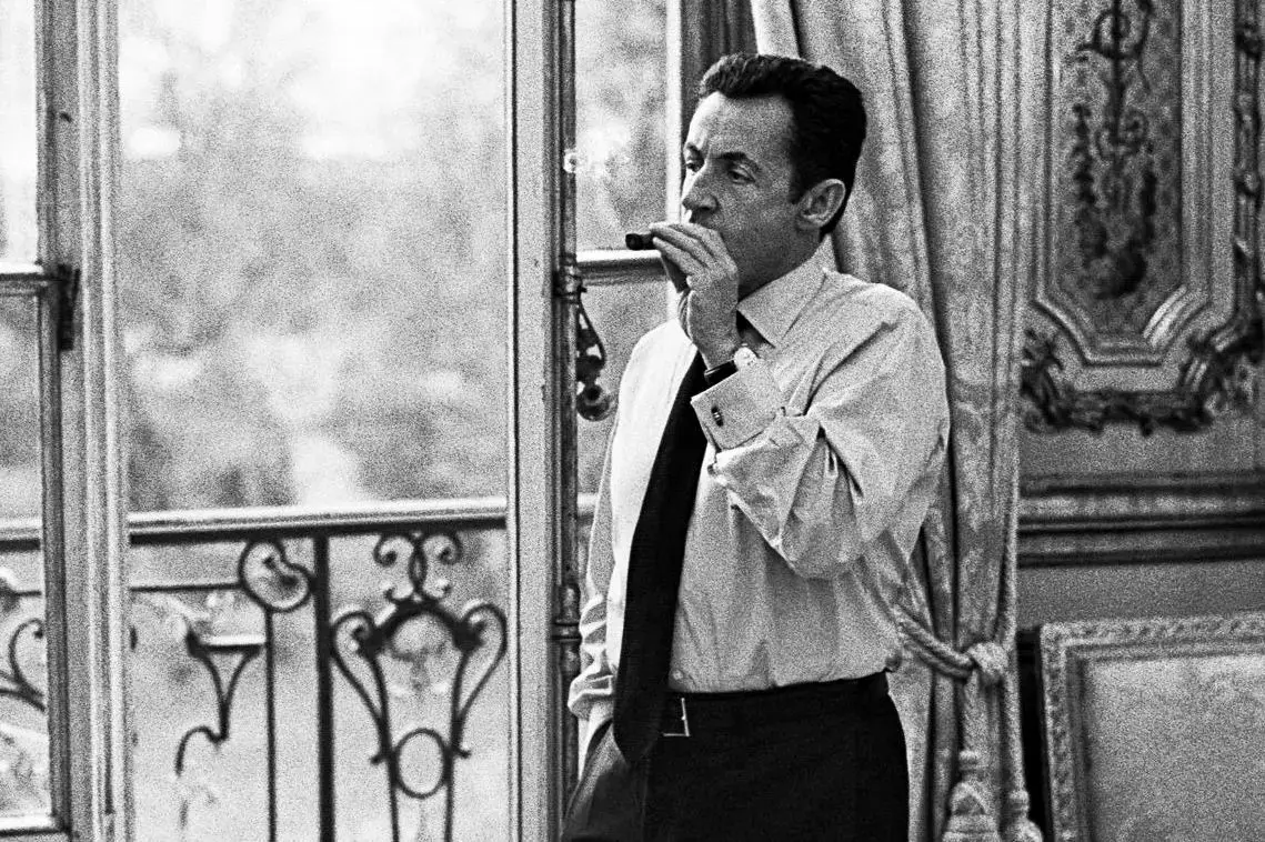 شیفته قدرت‏ از کاخ الیزه تا زندان/کتاب خاطرات نیکولاس سارکوزی منتشر شد