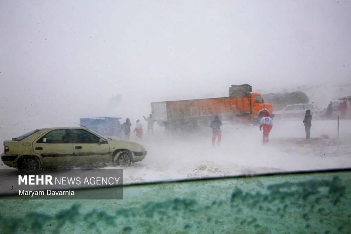 تصاویر؛ گیر کردن خودروها در گردنه برفی امین‌الله بجنورد 2