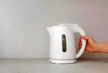 هشدار برای کسانی که از کتری پلاستیکی برقی استفاده می‌کنند