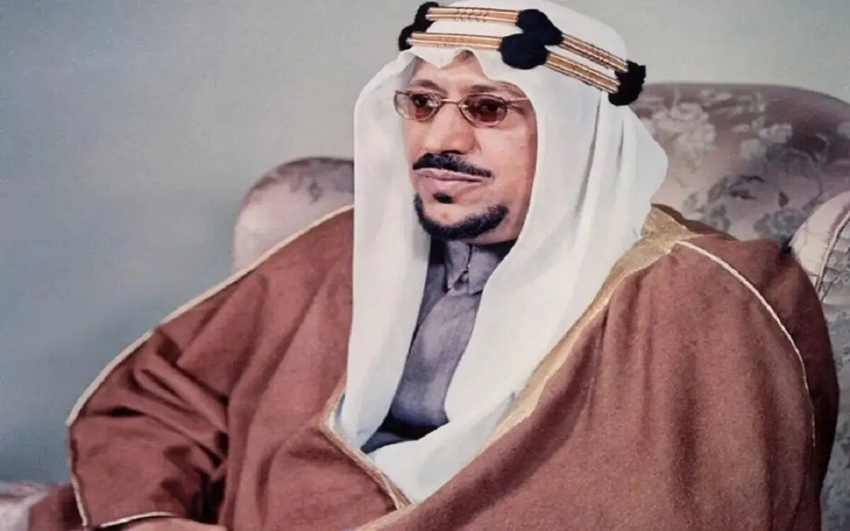 ملک سعود، پادشاه دوم عربستان در کاخ الیزه در پاریس؛ سال ۱۳۱۳