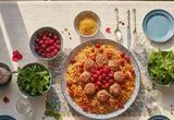 طرز تهیه آلبالو پلو با گوشت چرخ‌کرده؛ فوت‌وفن پخت یک پلوی مجلسی و خوش‌رنگ