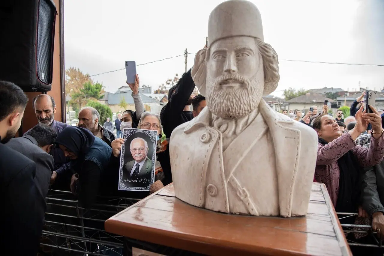 تصاویر؛ خاکسپاری پیکر استاد «ناصر مسعودی» در جوار میرزا کوچک‌خان