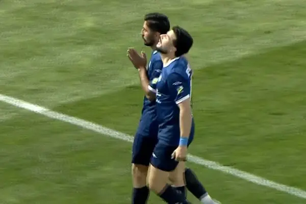 ببینید؛ گل دوم گل گهر به پرسپولیس با والی لطیفی دقیقه 37