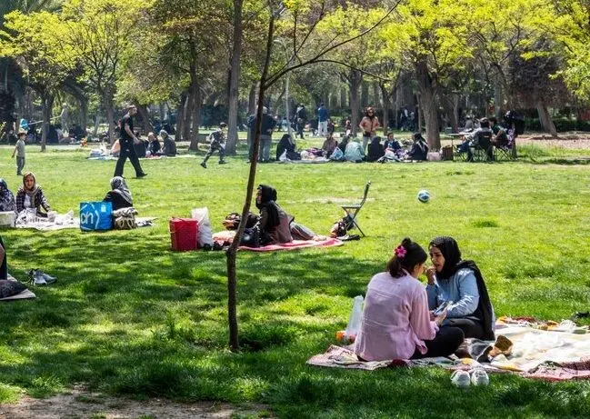 تصاویر: سیزده‌بدر، زیر سایه جنگ