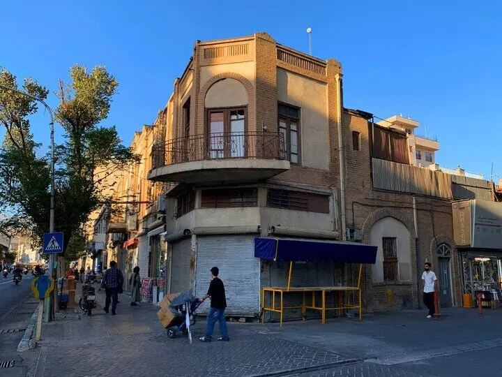 ماجرای عمارت خیابان سعدی چیست؟/ وقتی متولی بنای تاریخی را «فاقد ارزش» می‌داند