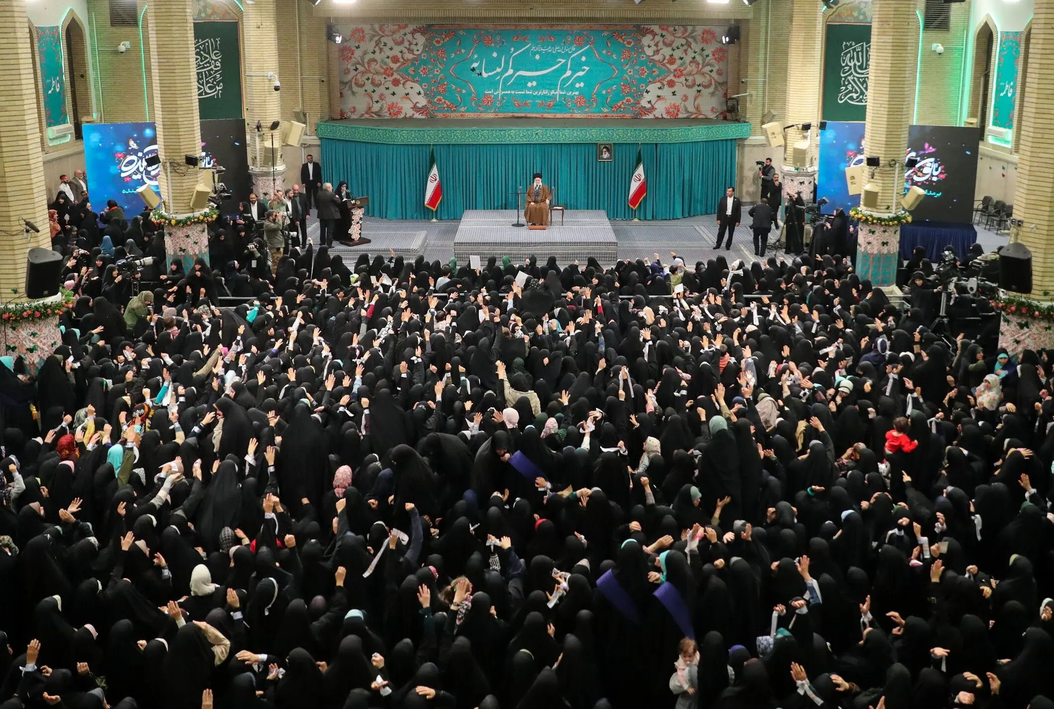 اسلام بر رعایت کامل احترام زن تأکید دارد