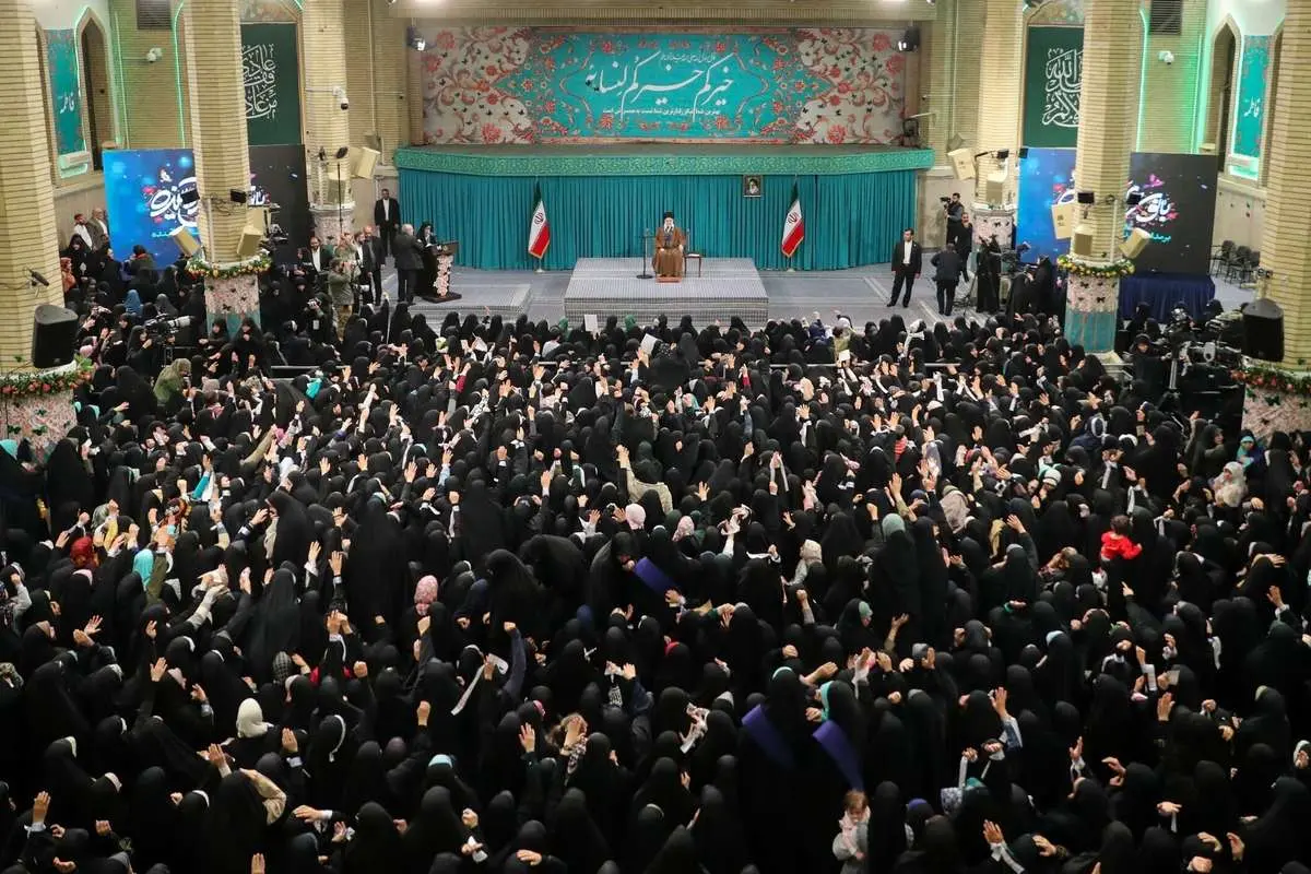 اسلام بر رعایت کامل احترام زن تأکید دارد