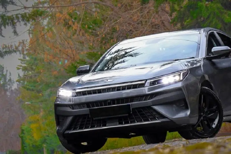 مقایسه کی‌ام‌سی J7 و فونیکس آریزو 6 پرو