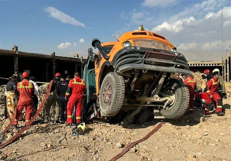 2 کشته و 2 مصدوم در حادثه سقوط کامیون در پی فروریختن آب‌انبار