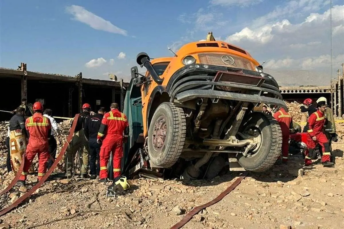 2 کشته و 2 مصدوم در حادثه سقوط کامیون در پی فروریختن آب‌انبار
