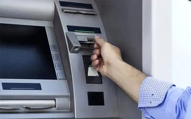 برای برداشت پول از خودپرداز و خرید با کارت بانکی هم باید کارمزد بدهید!