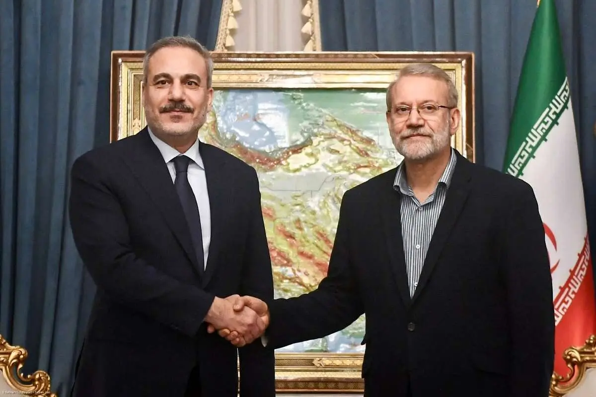 دیدار وزیر خارجه ترکیه با علی لاریجانی