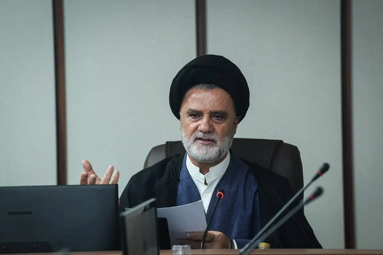 محمود نبویان: بودجه نظامی ما زیر ۱۰ میلیارد دلار اما بودجه نظامی آمریکا ۹۲۵ میلیارد دلار است!