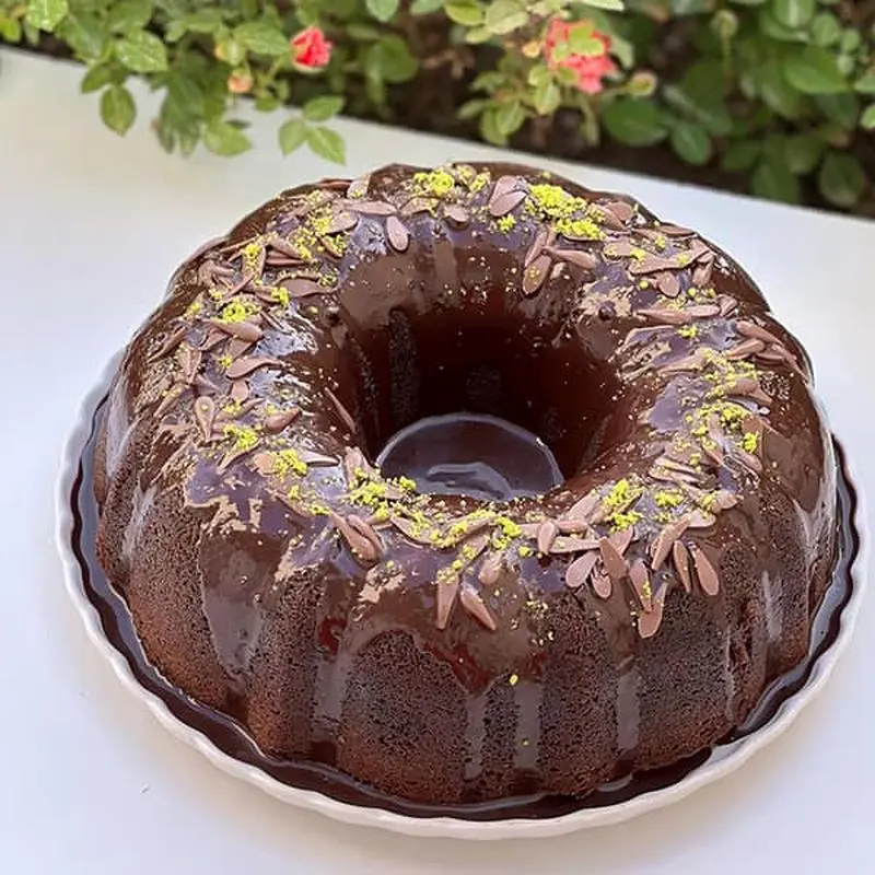 کیک شکلاتی با شیر عسلی