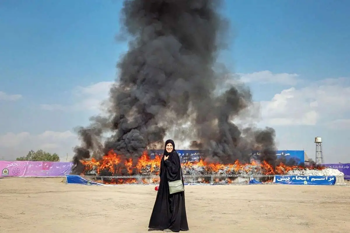 عکسی عجیب از مراسم امحای ۲۰ تن انواع مواد مخدر