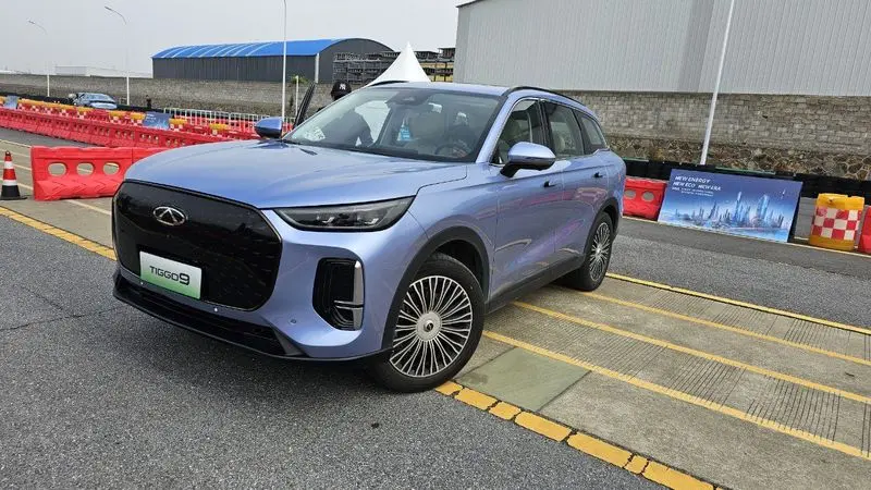 فونیکس F9