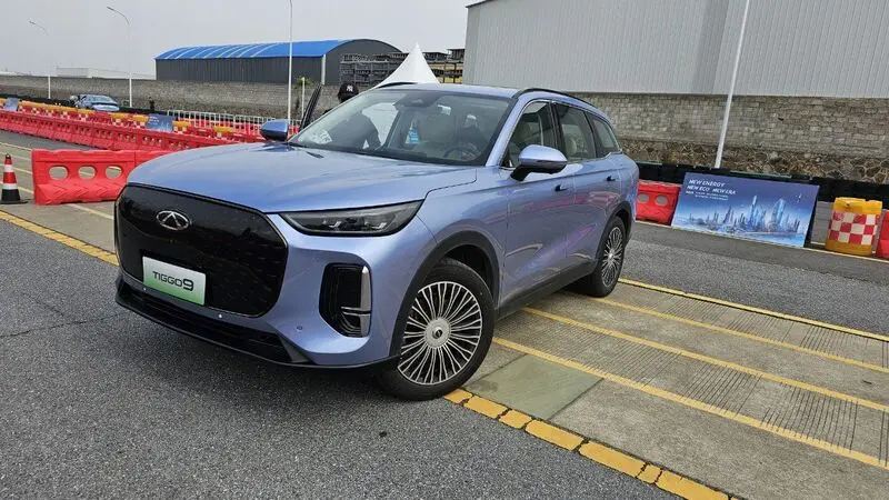 فونیکس F9