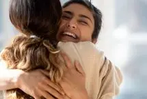 یک بغل ساده، استرس و سرماخوردگی را از شما دور می‌کند!