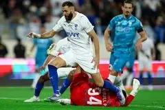 بلایی که کریم بنزما در عربستان سر رقیب درآورد