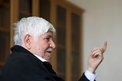 محمد هاشمی: خواننده زن قبل انقلاب با چادرمشکی به دفتر من آمد، گفت یک ترانه برای آقا خوانده‌ام