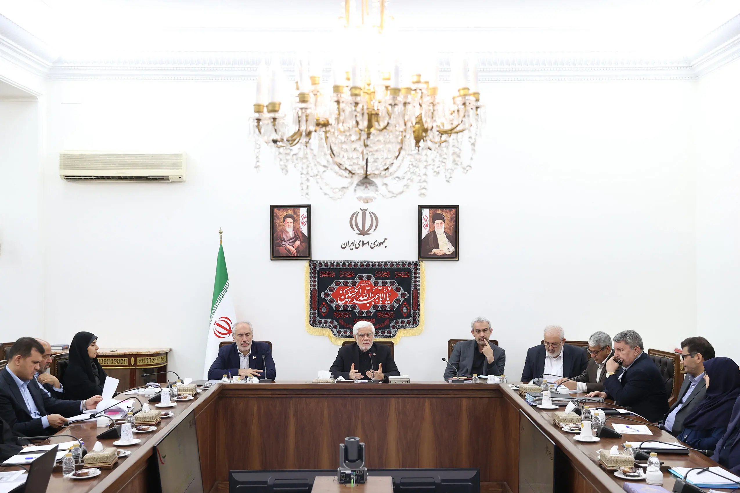 عارف: با کسی به دنبال جنگ نیستیم؛ مشکلات با گفت‌وگو قابل حل است